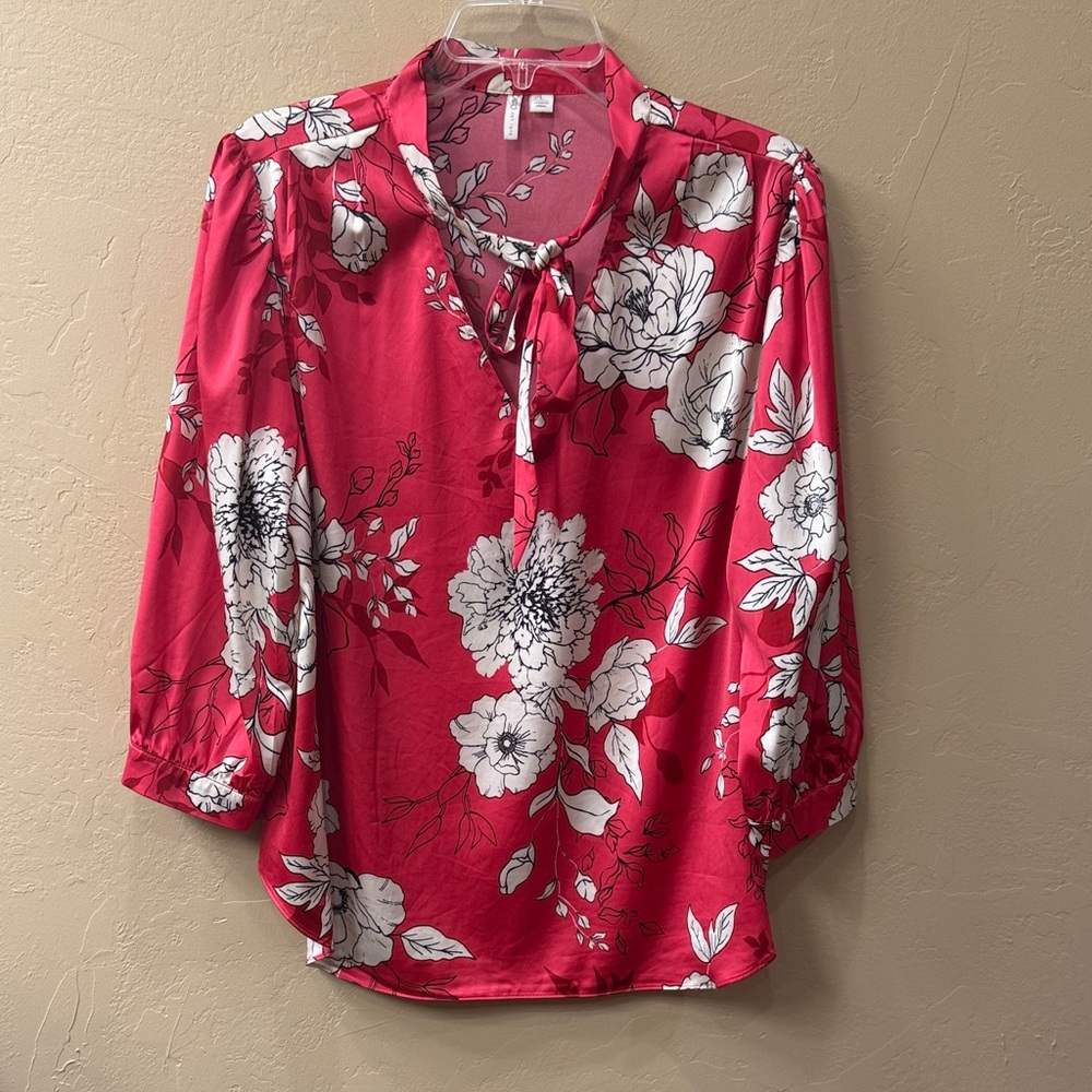 Chic Floral Blouse in Pink and White